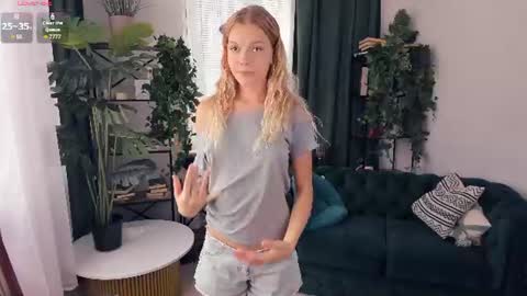 Alice WOW online show from August 9, 8:41 am