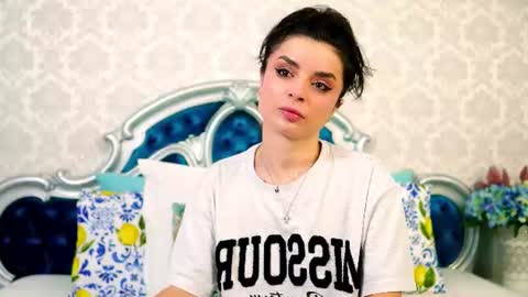 Snapshot of angelmarryy chatting on July 15, 5:23 am Natalia online show from July 15, 5:23 am