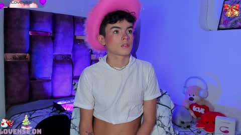 Angelo I work from home this is my room  online show from December 11, 6:14 am