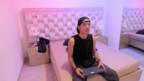 Angelo online show from April 17, 11:35 am