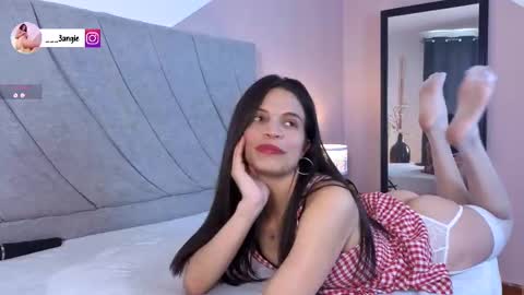 Snapshot of angieebaezz chatting on November 21, 1:43 pm Angie online show from November 21, 1:43 pm