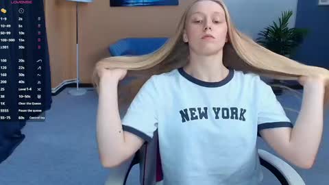 Violet online show from June 1, 8:49 am