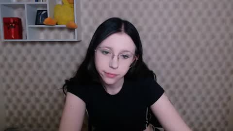 Mia online show from June 11, 7:39 am