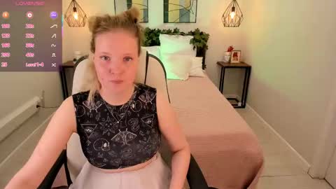 Snapshot of anita_marcelle chatting on June 3, 9:01 am Anita online show from June 3, 9:01 am