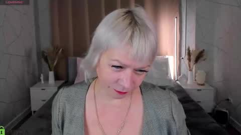 Snapshot of ann_annise chatting on February 7, 1:09 am ann_annise online show from February 7, 1:09 am