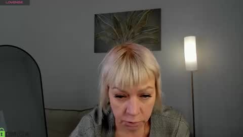 ann_annise online show from March 15, 6:52 am