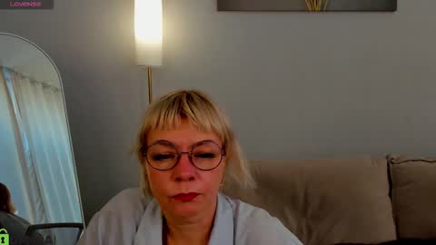 ann_annise online show from March 28, 10:04 am