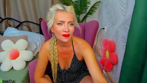Luna Lady online show from June 2, 8:38 am