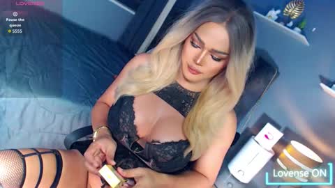 Snapshot of anna_mclaine chatting on March 25, 9:10 pm Miss Anna online show from March 25, 9:10 pm