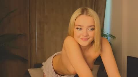 Anna online show from April 24, 1:02 pm