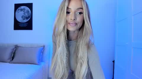 Snapshot of annaise_ chatting on July 4, 7:58 am annaise online show from July 4, 7:58 am