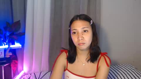 anne_chanelx online show from March 12, 4:35 pm