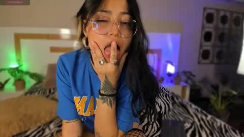 anne_cherrydh online show from September 23, 2:03 am