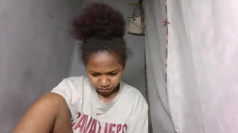 Snapshot of annick98 chatting on February 25, 7:45 pm annick98 online show from February 25, 7:45 pm