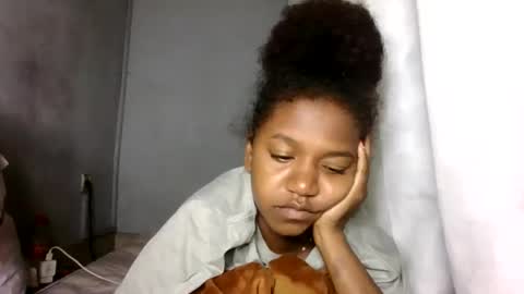 Snapshot of annick98 chatting on March 2, 5:19 am annick98 online show from March 2, 5:19 am