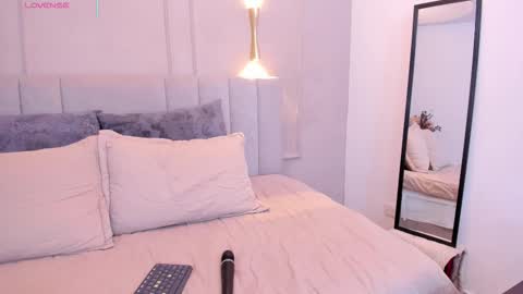 annie_20_ online show from January 6, 12:09 pm