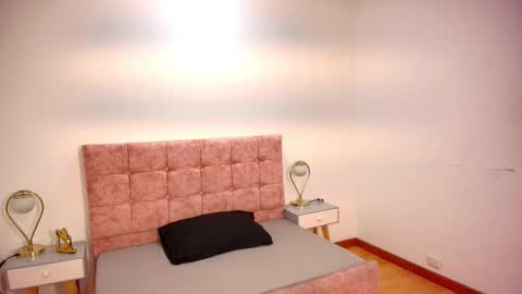 Annie Bonnie   online show from March 20, 1:05 pm