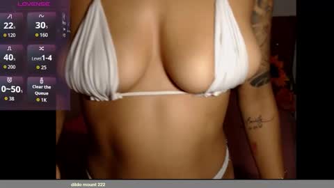 Snapshot of annie_camom chatting on March 6, 6:59 pm annie online show from March 6, 6:59 pm