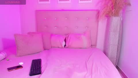 annie_dolce_ online show from February 15, 1:57 am