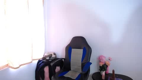 Annie3 online show from October 7, 9:01 pm