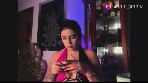 JEANNE no olvides seguirme dont forget follow me  uu online show from November 12, 10:30 pm