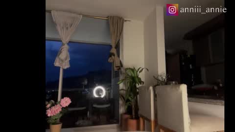 JEANNE no olvides seguirme dont forget follow me  uu online show from December 18, 11:11 pm