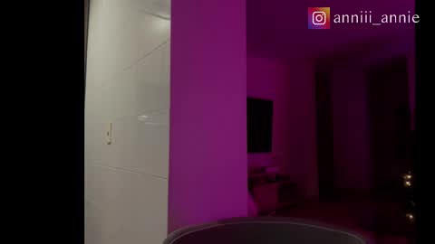 JEANNE no olvides seguirme dont forget follow me  uu online show from December 19, 11:12 pm