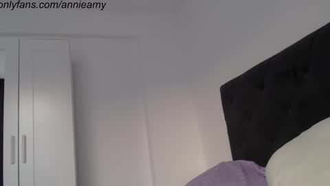 Annie online show from February 12, 3:16 pm