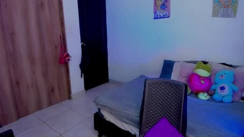 AnnieBlu3 online show from December 10, 1:44 pm