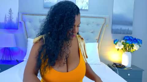 Annie Leigt online show from February 9, 12:20 pm