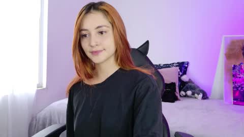 Annie online show from March 6, 10:17 pm