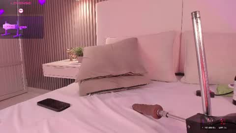 Snapshot of anniie_clarkson chatting on June 20, 8:55 pm ANNIE online show from June 20, 8:55 pm