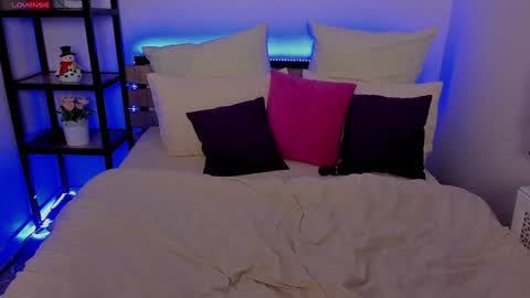 Anna online show from December 17, 4:56 am