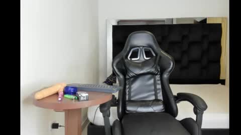 annyfernandez online show from December 21, 5:03 am