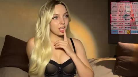 annyislovely online show from July 29, 5:00 pm