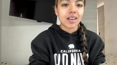 Snapshot of anotella_aa chatting on April 15, 7:32 pm anotella_aa online show from April 15, 7:32 pm