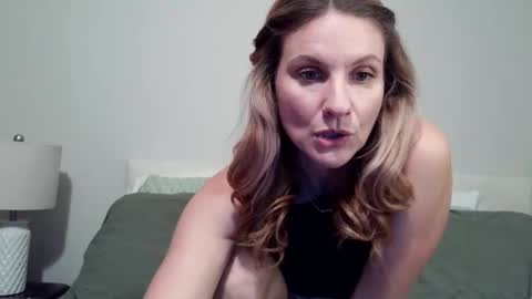 heyitsansley online show from April 19, 2:44 am
