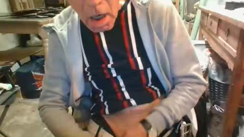 Snapshot of anthonyxxaa chatting on December 15, 5:17 pm anthonyxxaa online show from December 15, 5:17 pm