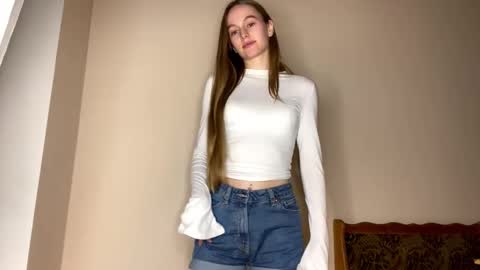 Snapshot of antionettepulgarin chatting on February 11, 3:28 pm Viktoria online show from February 11, 3:28 pm