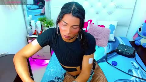 Snapshot of antonela_xx3 chatting on March 6, 1:05 am antonela_xx3 online show from March 6, 1:05 am