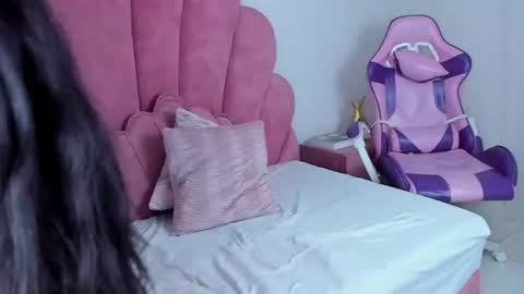 antonella_foxxxx online show from June 23, 1:36 am