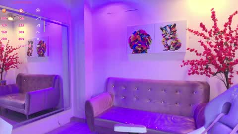 Snapshot of antonella_wiild chatting on May 10, 3:33 am Antonella online show from May 10, 3:33 am