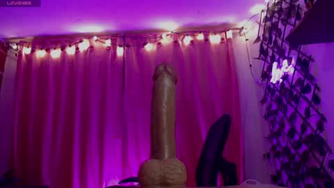 Snapshot of antonellahill_ chatting on July 28, 2:51 am Antonella GTM- 5 1800 0300am online show from July 28, 2:51 am