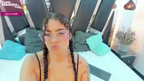 A N T O N E L L E  online show from September 21, 11:34 am