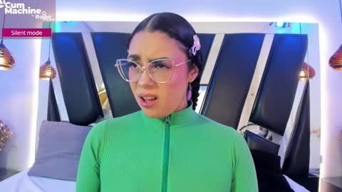 A N T O N E L L E  online show from November 4, 11:20 am