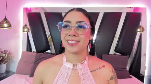 A N T O N E L L E  online show from November 14, 11:20 am