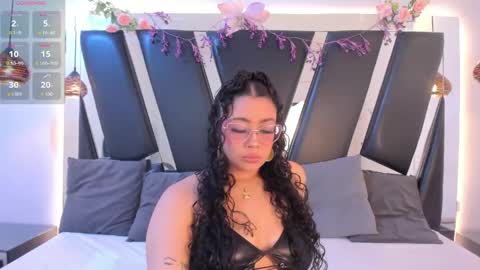 A N T O N E L L E  online show from April 15, 11:28 am