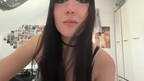 Claire online show from June 9, 8:26 am