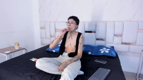 antony_d_ossa online show from April 28, 8:03 pm