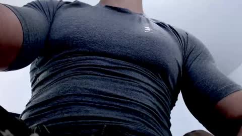 Instagram miguelangel1802  online show from April 18, 11:16 pm